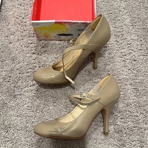 Chinese Laundry Next To Me women’s size 10 nude heels with insoles
